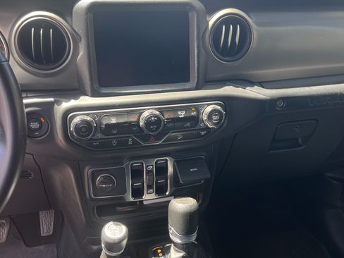 Used 2021 Jeep Wrangler Unlimited Sport AWD/4WD image 9