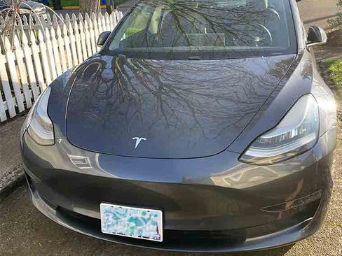 Used 2019 Tesla Model 3 image 2