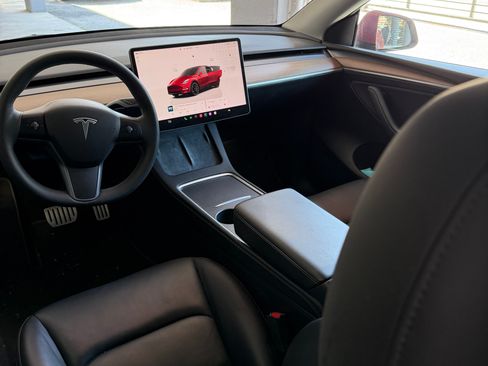 Used 2023 Tesla Model Y Performance AWD/4WD image 4