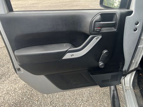 Used 2012 Jeep Wrangler Sport AWD/4WD image 8