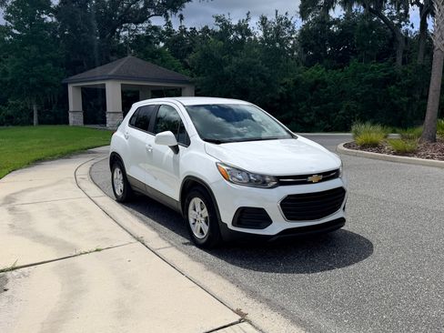 Used 2021 Chevrolet Trax LS w/ Tint and Cruise Package FWD image 2