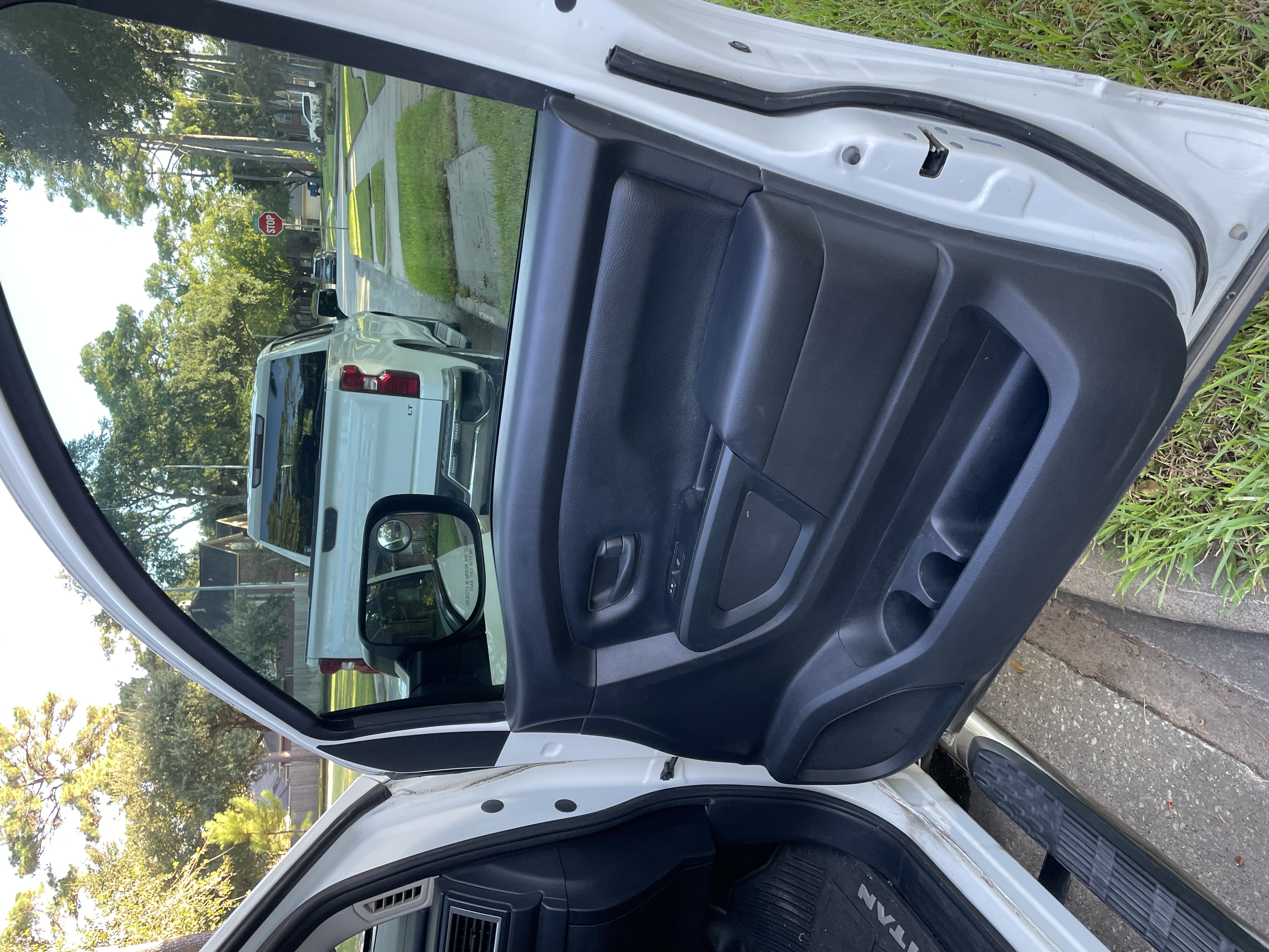 Used 2018 Nissan Titan S RWD image 11