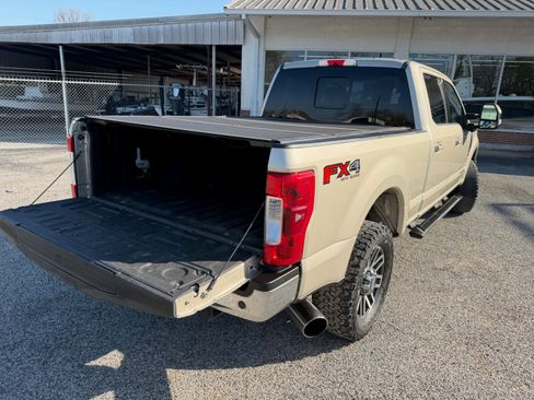 Used 2017 Ford F250 Lariat w/ Lariat Value Package image 11