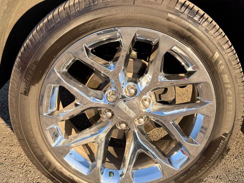 Used 2020 GMC Yukon XL Denali w/ Denali Premium Package image 23