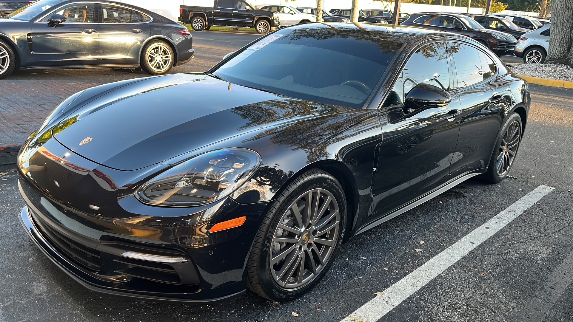 Used 2018 Porsche Panamera RWD image 1