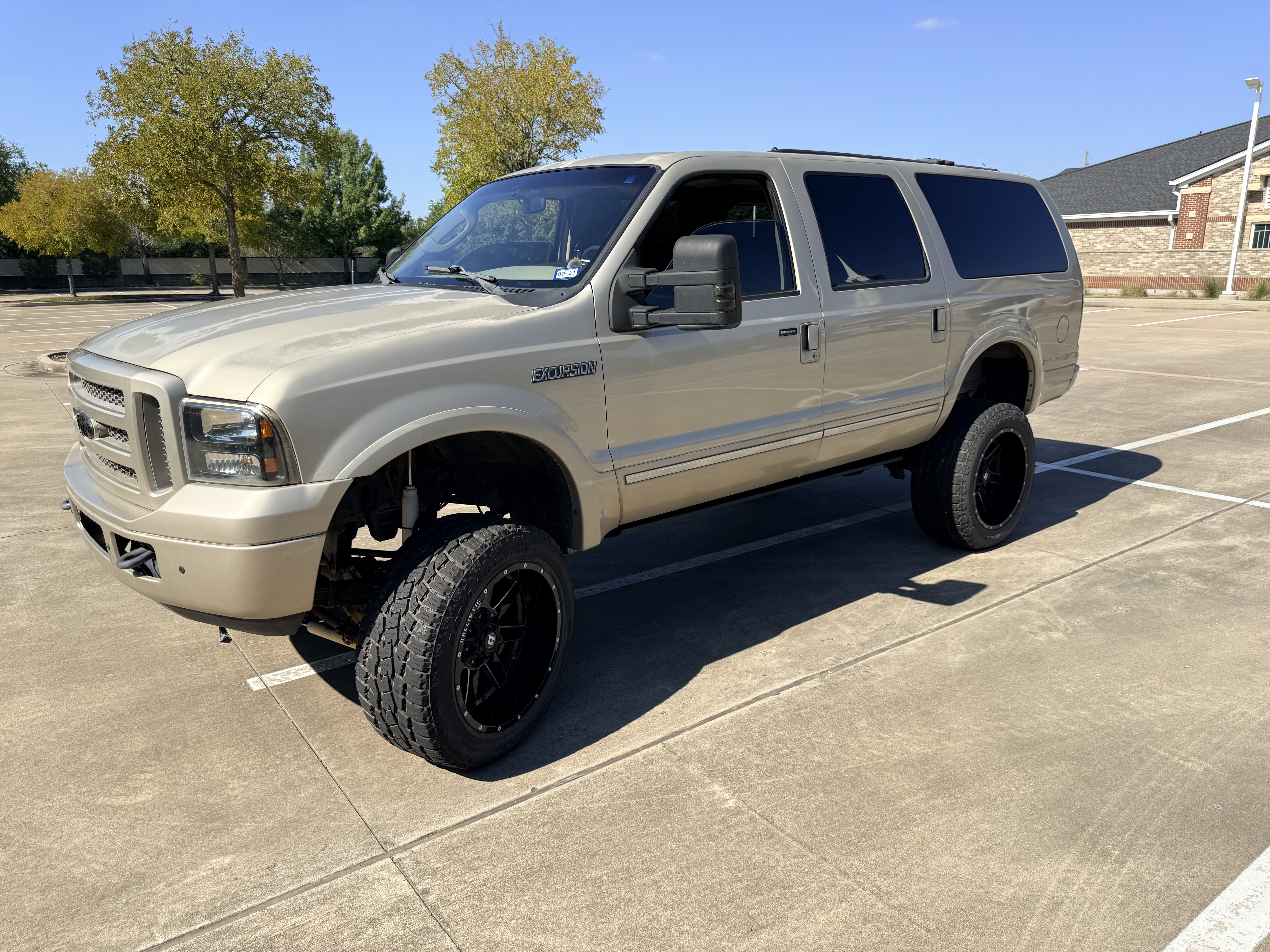 Used 2005 Ford Excursion Limited AWD/4WD image 1