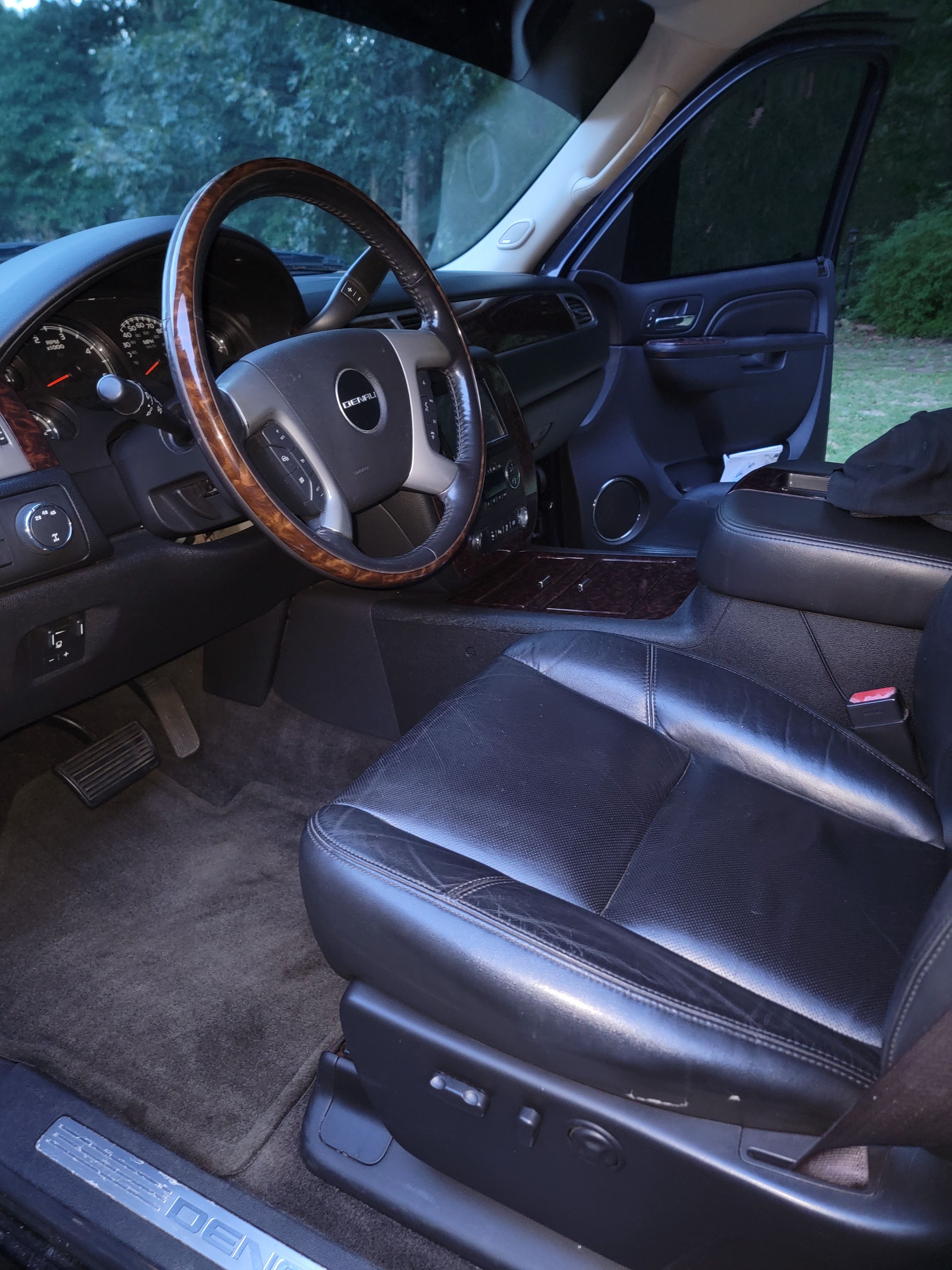 Used 2012 GMC Sierra 2500 Denali w/ Suspension Package, Off-Road AWD/4WD image 9