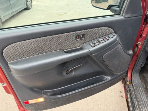 Used 2002 Chevrolet Avalanche 4x4 w/ Off-Road Suspension Pkg image 6