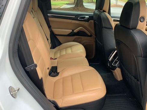 Used 2014 Porsche Cayenne Platinum Edition AWD/4WD image 17
