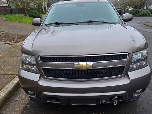 Used 2011 Chevrolet Suburban LT image 9