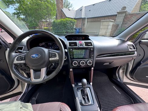 Used 2017 Subaru Forester 2.5i Touring AWD/4WD image 5