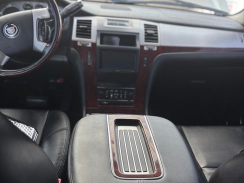 Used 2009 Cadillac Escalade AWD image 11