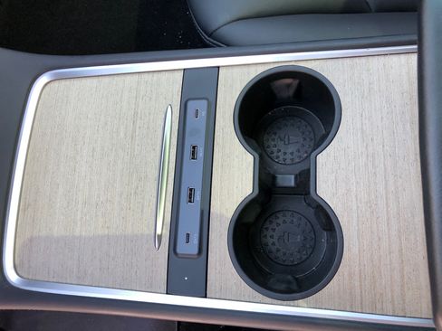 Used 2022 Tesla Model 3 Performance AWD/4WD image 9