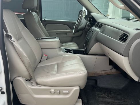 Used 2012 Chevrolet Suburban LT image 9