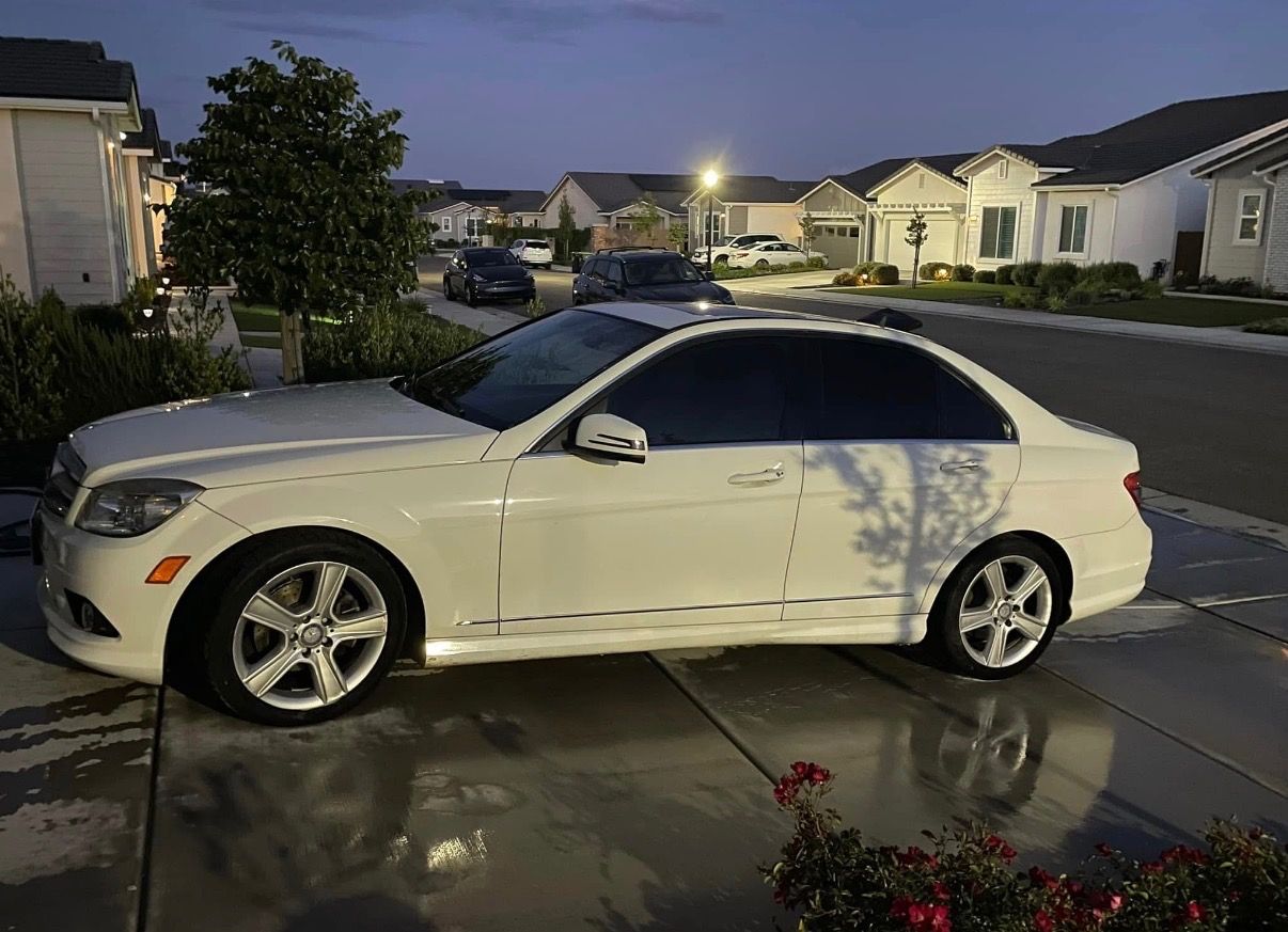 Used 2010 Mercedes-Benz C 300 Sedan image 1