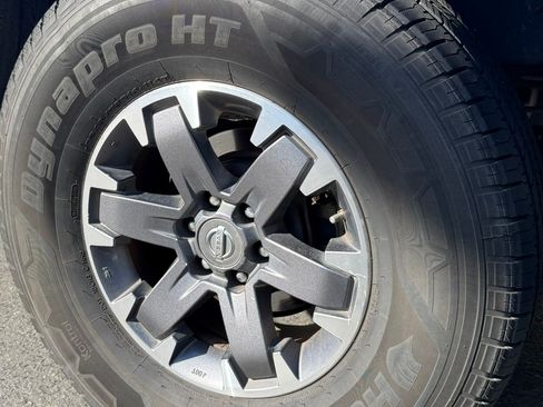 Used 2015 Nissan Frontier Desert Runner image 14