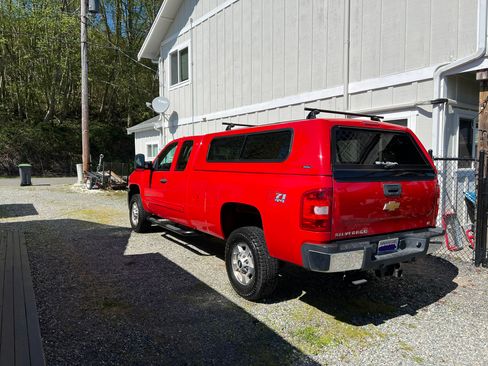 Used 2011 Chevrolet Silverado 2500 LT w/ Interior Plus Package image 6