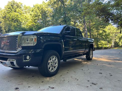 Used 2015 GMC Sierra 3500 Denali w/ Duramax Plus Package image 4