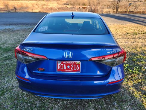 Used 2022 Honda Civic Sport image 2