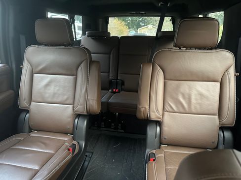 Used 2021 Chevrolet Suburban High Country image 22