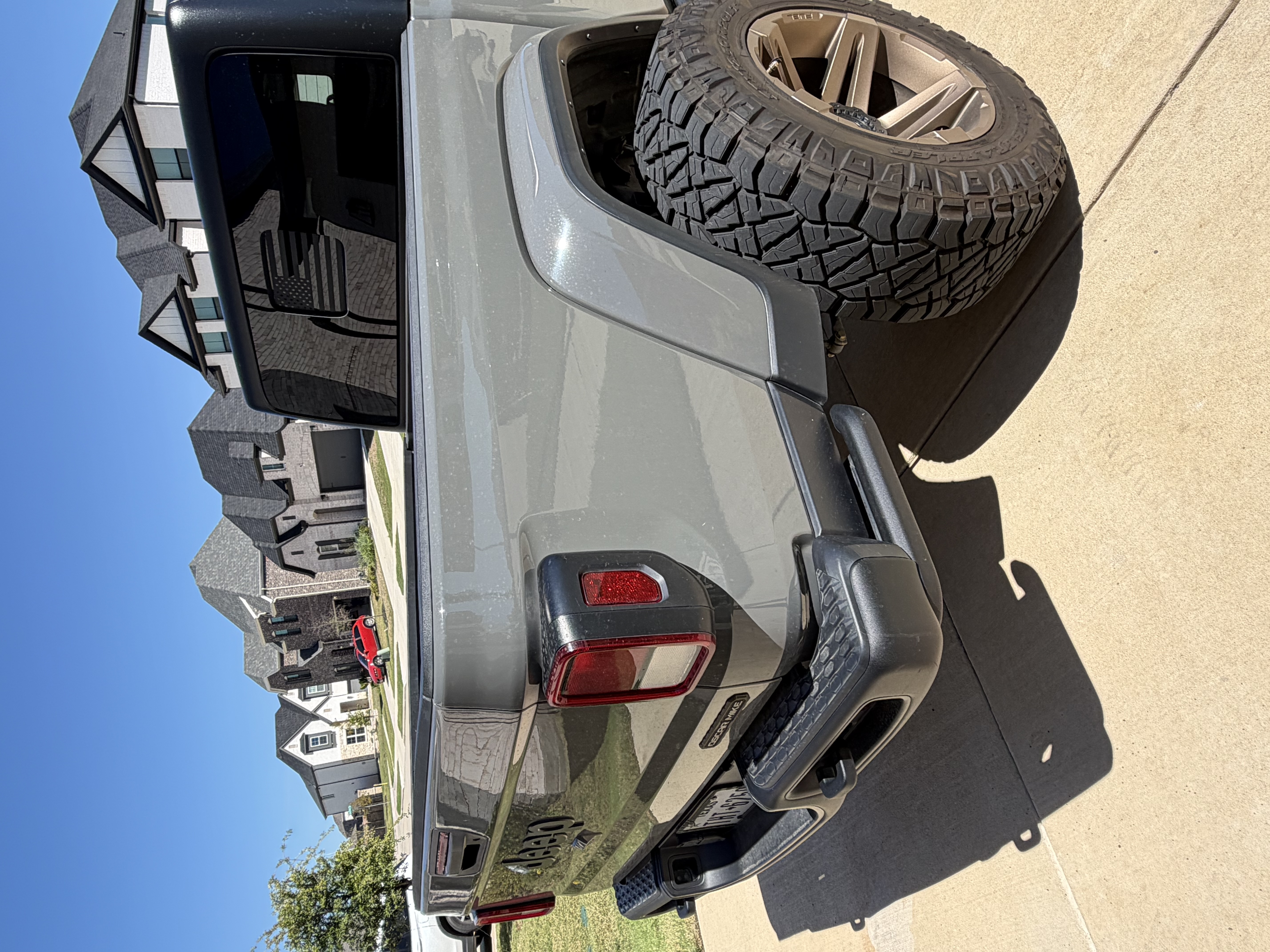 Used 2023 Jeep Gladiator Sport AWD/4WD image 2