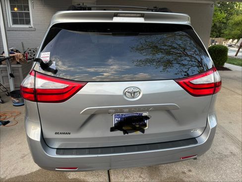 Used 2016 Toyota Sienna XLE image 6