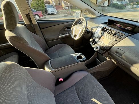 Used 2012 Toyota Prius V Five image 17