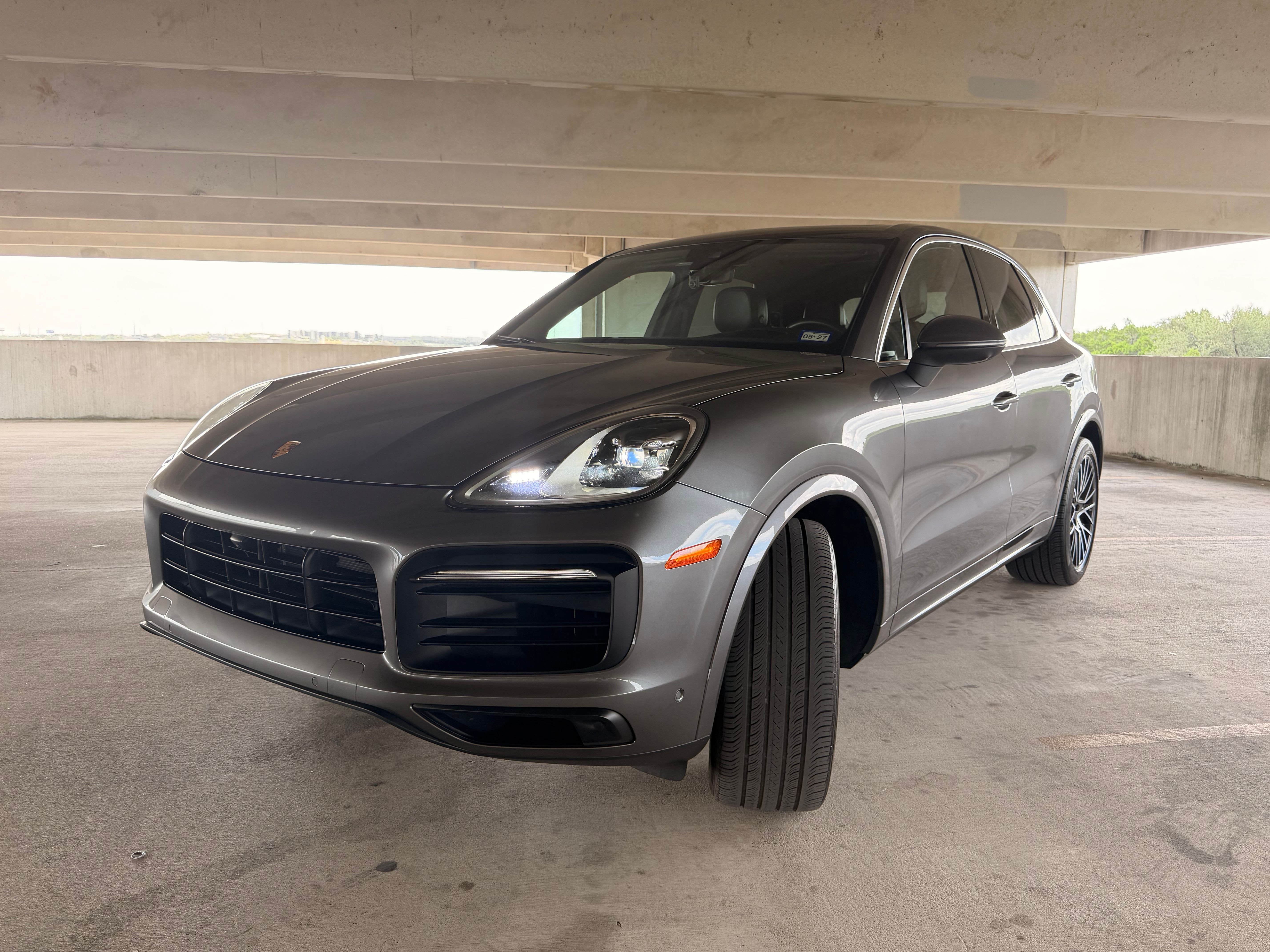Used 2022 Porsche Cayenne AWD/4WD image 2