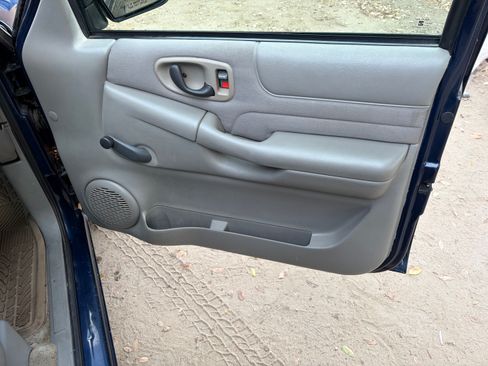 Used 2003 Chevrolet S10 Pickup LS image 9