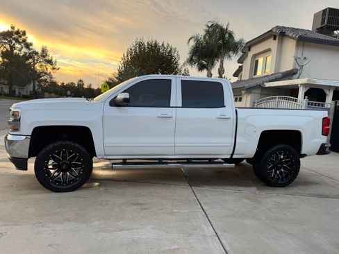 Used 2018 Chevrolet Silverado 1500 LT w/ Texas Edition image 1
