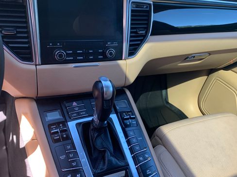 Used 2018 Porsche Macan Sport Edition image 10