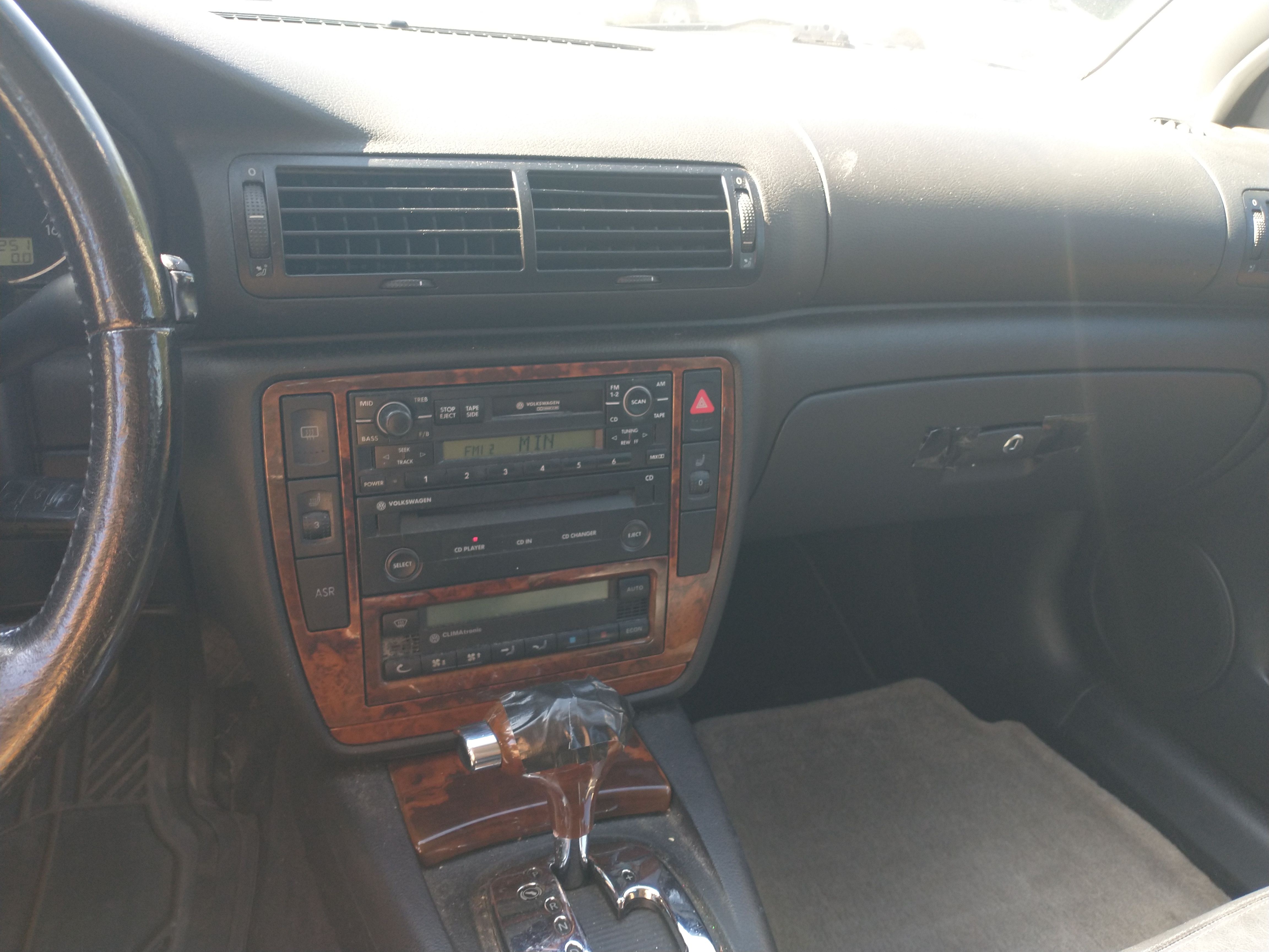 Used 2001 Volkswagen Passat GLX FWD image 17