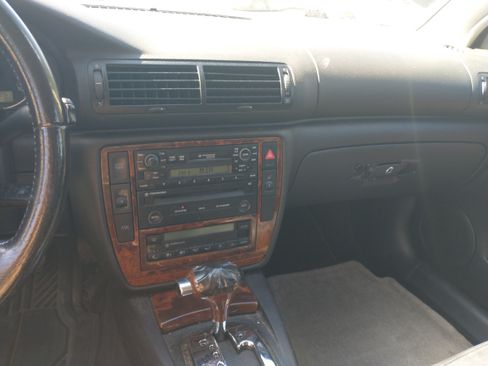 Used 2001 Volkswagen Passat GLX image 17