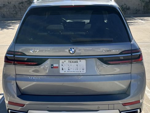 Used 2024 BMW X7 xDrive40i w/ Premium Package image 11