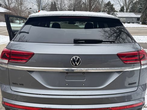 Used 2020 Volkswagen Atlas Cross Sport SEL image 2
