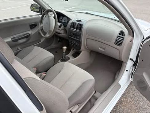 Used 2002 Hyundai Accent GS FWD image 6