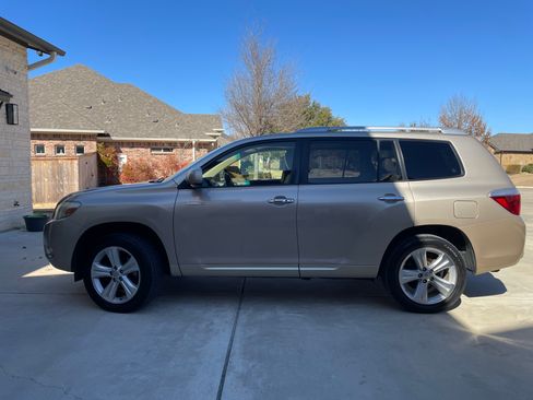 Used 2010 Toyota Highlander Limited image 9