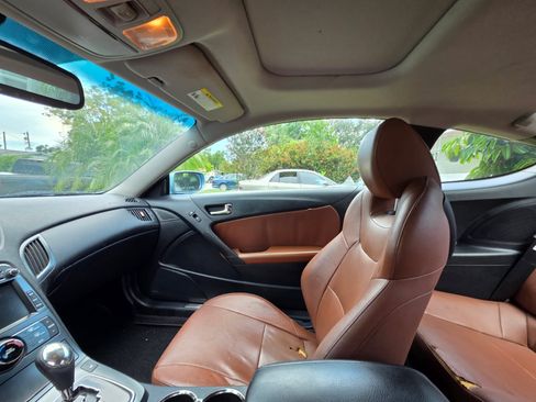 Used 2012 Hyundai Genesis 3.8 RWD image 11