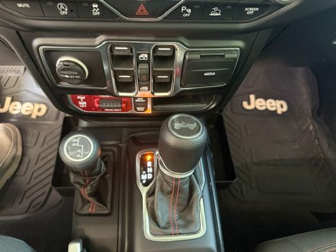 Used 2021 Jeep Wrangler Unlimited Rubicon w/ Safety Group AWD/4WD image 19