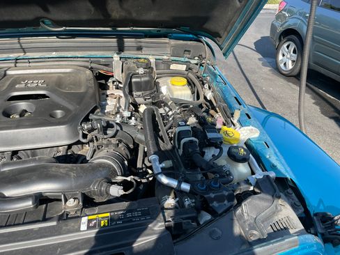 Used 2019 Jeep Wrangler Unlimited Sahara AWD/4WD image 18
