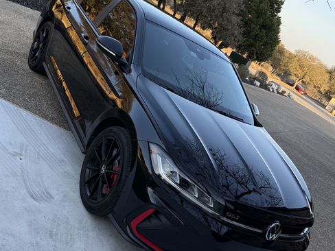 Used 2025 Volkswagen Jetta GLI Autobahn image 9