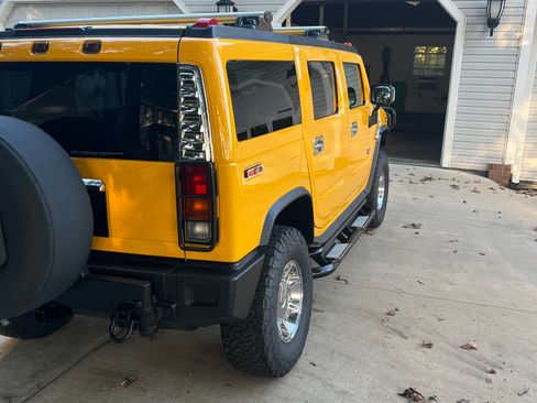 Used 2003 HUMMER H2 w/ Preferred Equipment Group image 9