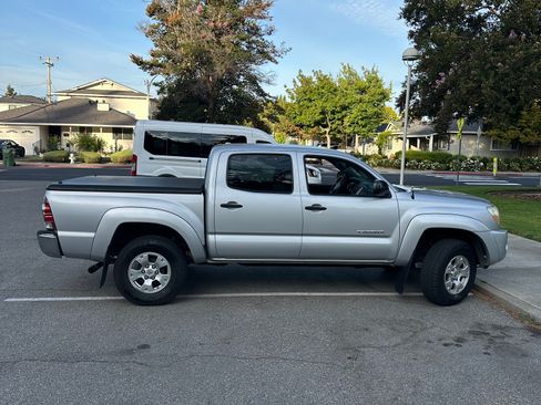 Used 2010 Toyota Tacoma PreRunner RWD image 5