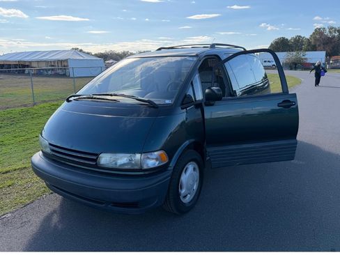 Used 1997 Toyota Previa LE image 2