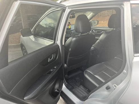 Used 2017 Nissan Rogue SL w/ SL Premium Package image 4