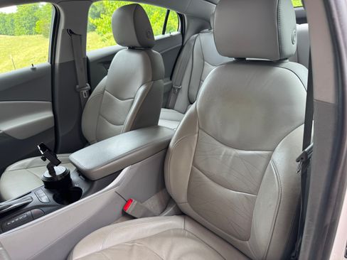 Used 2019 Chevrolet Volt LT w/ Power Convenience Package FWD image 8
