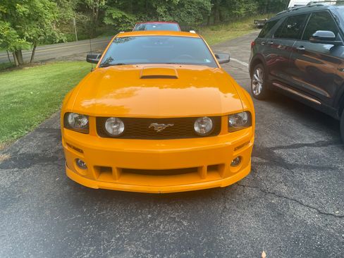 Used 2007 Ford Mustang GT Premium RWD image 2