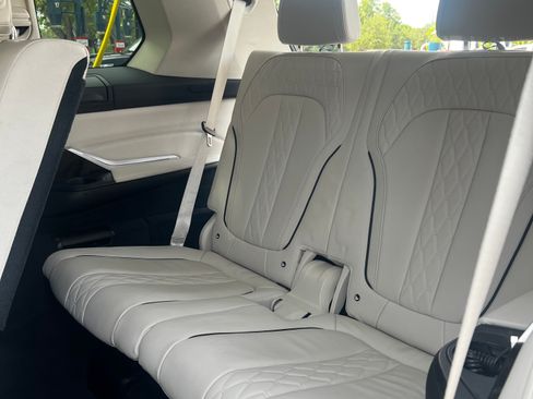 Used 2020 BMW X7 xDrive40i w/ Luxury Seating Package AWD/4WD image 16