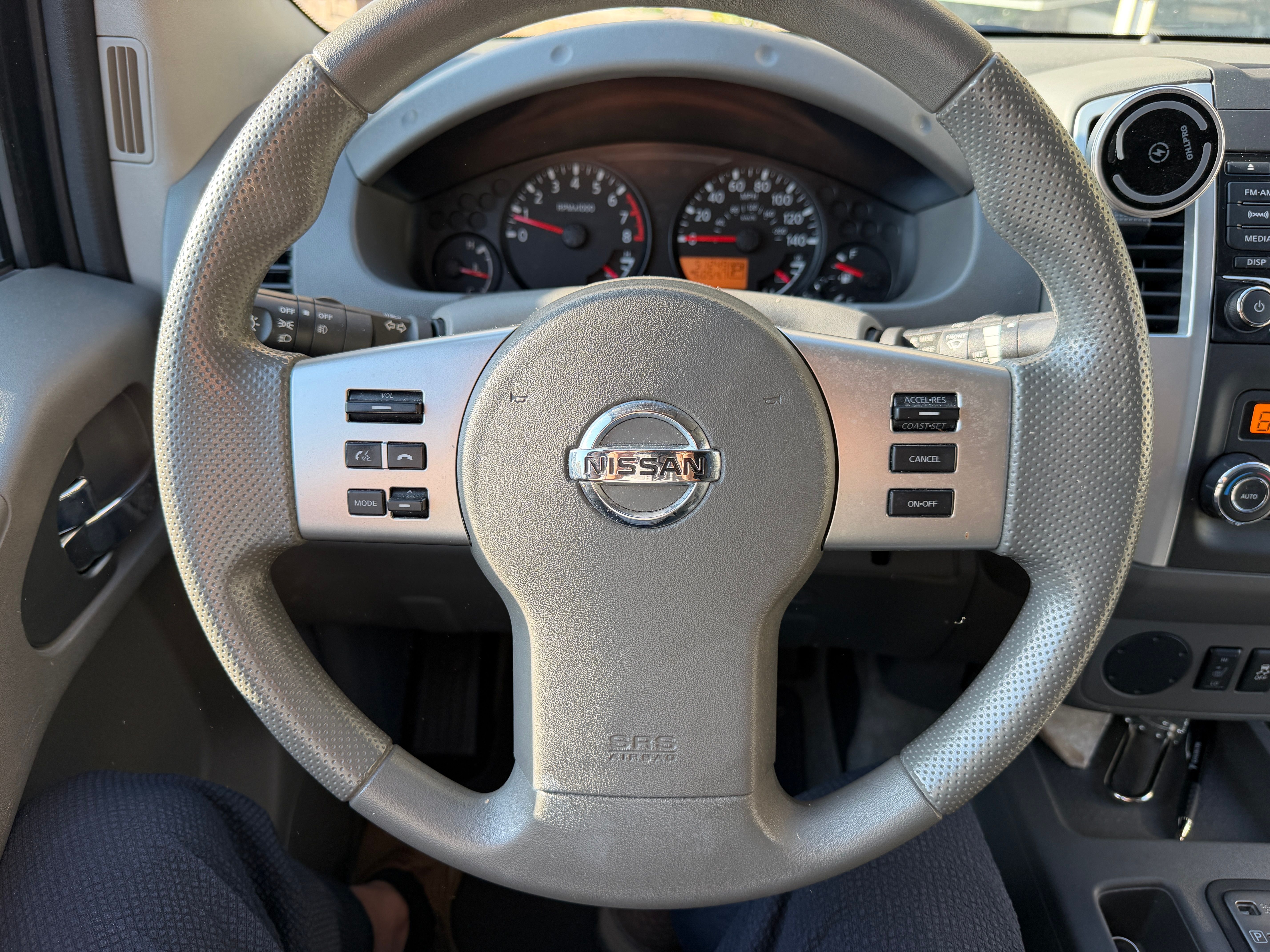 Used 2015 Nissan Frontier SV w/ SV Value Truck Package RWD image 17
