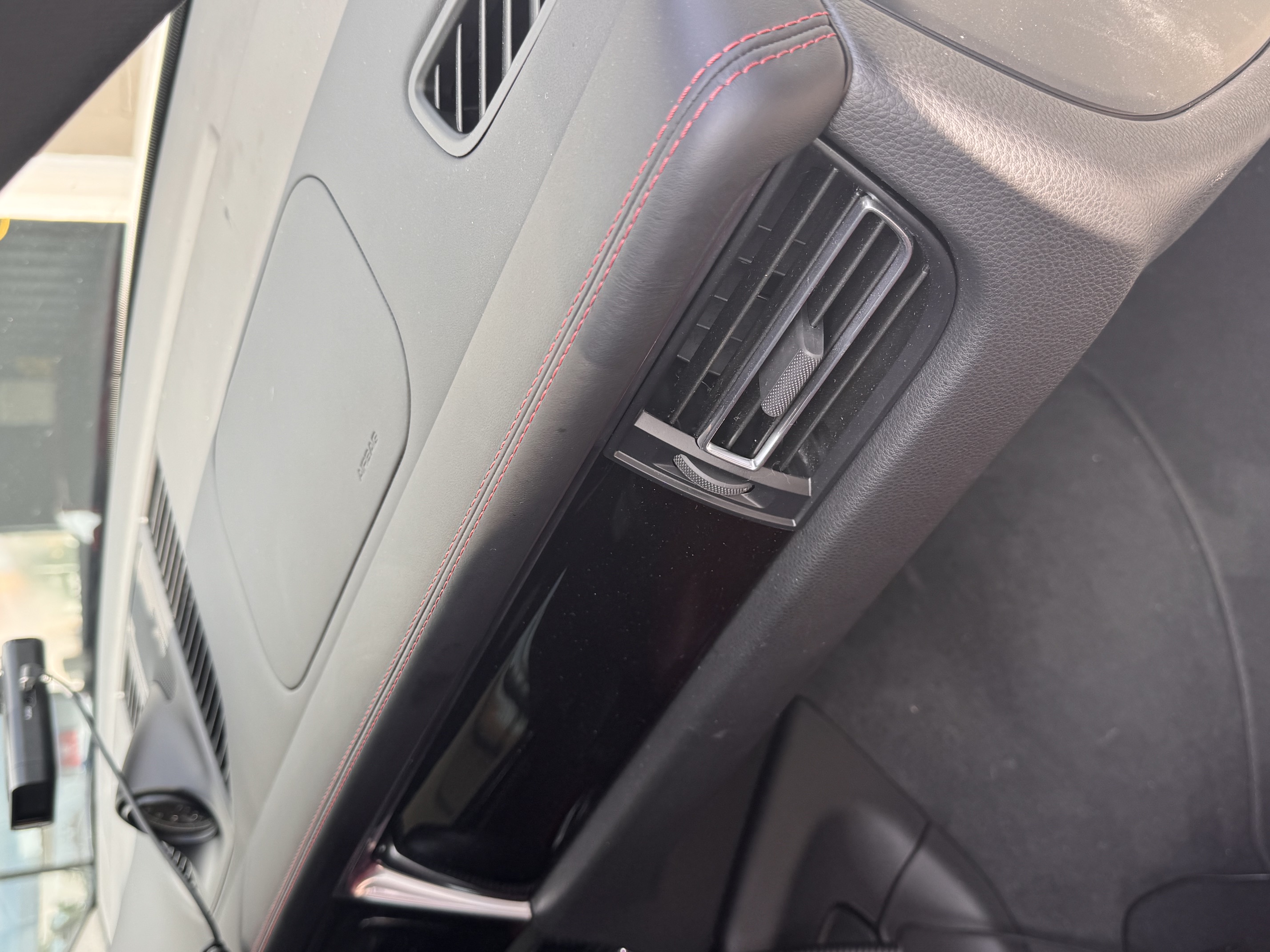 Used 2022 Porsche Macan AWD/4WD image 23